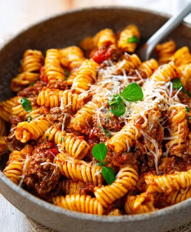 Beef Pasta in Tomato Sauce {Beef Ragu Pasta}